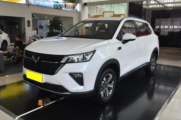 五菱星辰火了，6&period;98萬起配1&period;5T動力，軸距2750mm，專為工薪族打造