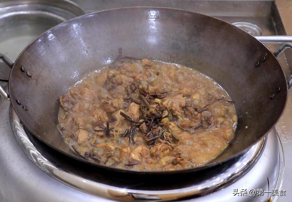 雞肉和茶樹菇一起燉,鮮到骨頭裡,廚師長分享烹飪技巧,好吃下飯 雞肉和茶樹菇一起燉,鮮到骨頭裡,廚師長分享烹飪技巧,好吃下飯