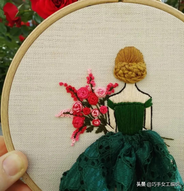 像真發一樣可以編的髮型都能繡出來，如此立體的繡法怎麼能錯過