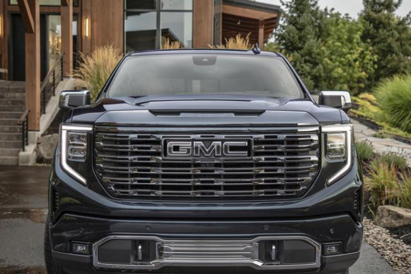 外觀大改，內飾升級！GMC新款SIERRA釋出，能拼過福特F-150嗎？