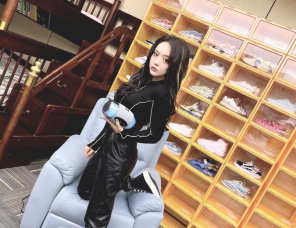 辛巴呵斥徒弟沒腦子,導致對方直播心態崩潰,大批粉絲為其鳴不平 辛巴呵斥徒弟沒腦子,導致對方直播心態崩潰,大批粉絲為其鳴不平