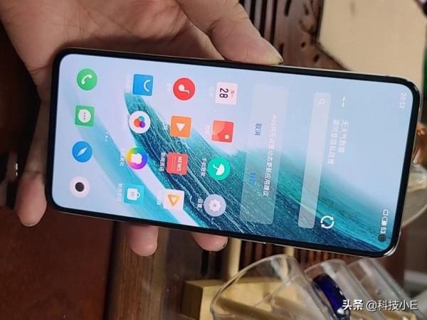 從4299跌至2599元,陶瓷機身+無線充電,從高階市場跌至中端市場 從4299跌至2599元,陶瓷機身+無線充電,從高階市場跌至中端市場