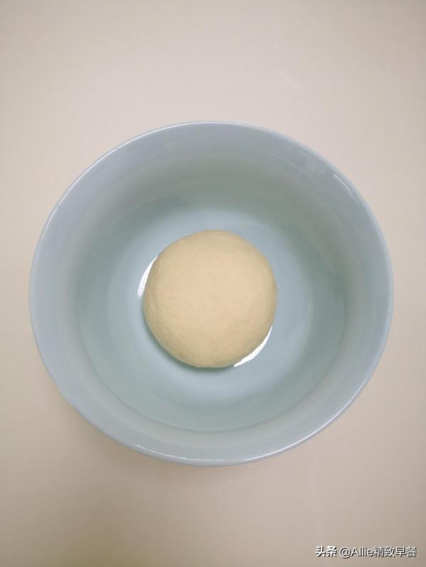 蒸包子吃膩了試試烤包子吧，外酥裡軟又多汁，搭配蘿蔔湯，助消化