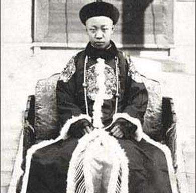 末代皇帝：因衝動間接害死生母，被5位養母照顧，晚年只懷念奶媽