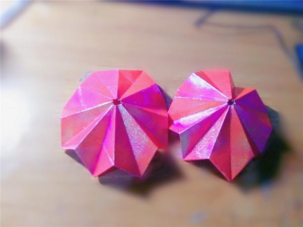 用兩張紅紙疊出時尚別緻的紙燈籠