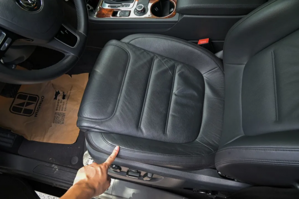 3.0T+8AT+四驅的二手大眾途銳,23.68萬唾手可得 3.0T+8AT+四驅的二手大眾途銳,23.68萬唾手可得