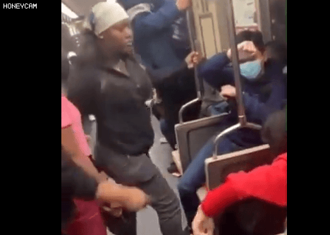 華裔學生美國地鐵遭4非裔少女群毆,見義勇為的福建籍女生媽媽發聲 華裔學生美國地鐵遭4非裔少女群毆,見義勇為的福建籍女生媽媽發聲