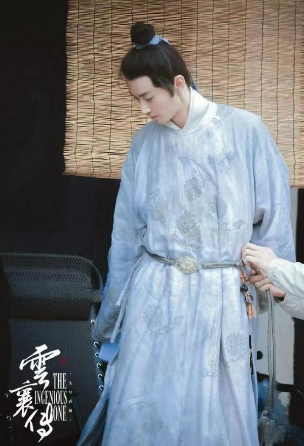 陳曉古裝路透驚豔亮相，新劇被央媒誇獎，消失4年終於要翻紅了？