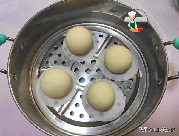 蒸饅頭時，冷水還是沸水好？爭議挺大，牢記4個關鍵點，暄軟白胖