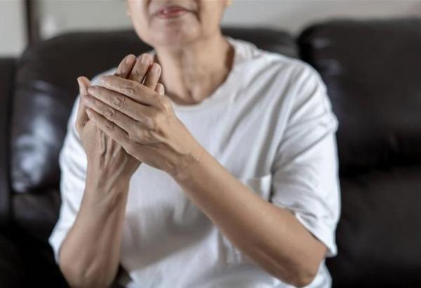 上班族經常手腳發麻是什麼原因?醫生:大多是這3個原因所致 上班族經常手腳發麻是什麼原因?醫生:大多是這3個原因所致