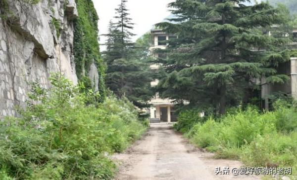 曾經擁有5000多人的廠區，銀行賓館齊全，如今被廢棄荒蕪一人