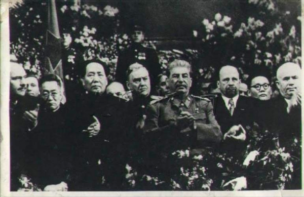 周總理訪問蘇，毛主席欽點董必武擔任代總理，得到大家一致同意