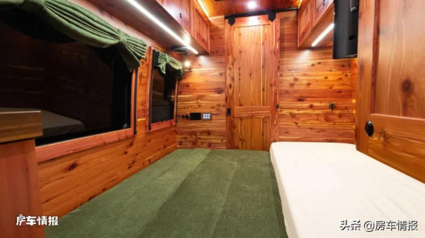 賓士四驅越野房車，3.0T柴油配7AT動力猛，主臥像青年旅館有創意