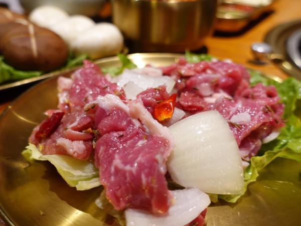 紫薇路上排隊都要吃的朝鮮烤肉！大口吃肉大口喝酒，全都安排上