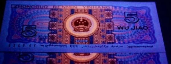 四版熒光和靚號,你會收藏哪一種? 四版熒光和靚號,你會收藏哪一種?