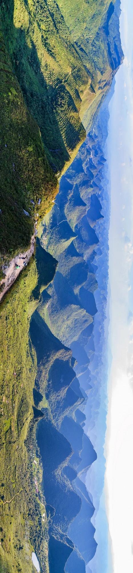 閒登廣東莫六公頂，在絕美山脊線俯瞰千座秀麗喀斯特峰叢