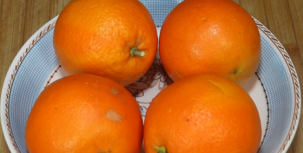 原來橙子這樣切，不流汁不髒手，教你切橙子小竅門，孩子搶著吃