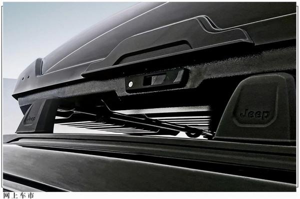 啞光定製塗裝+拼色內飾,Jeep大切諾基L改裝版!還配黑色車頂箱 啞光定製塗裝+拼色內飾,Jeep大切諾基L改裝版!還配黑色車頂箱