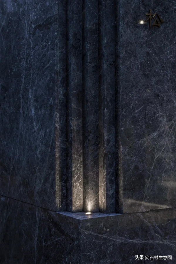 灰色石材營造的住宅美感