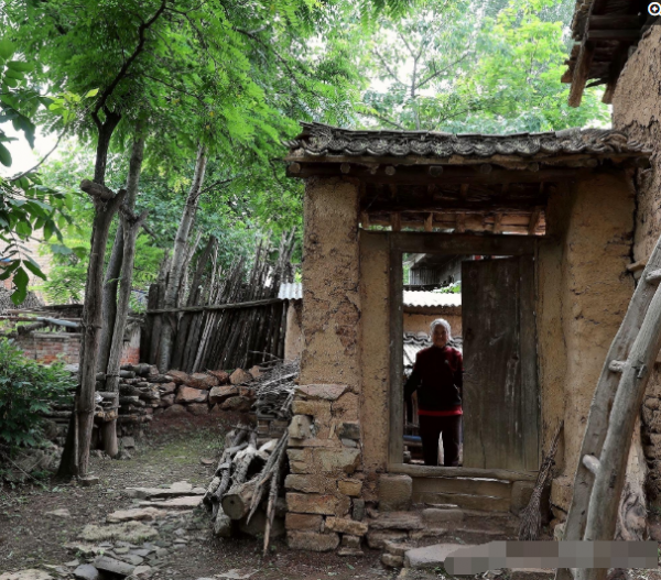 18歲逃荒來到深山溝,生活60年沒出去過,78歲的她現在過得可好 18歲逃荒來到深山溝,生活60年沒出去過,78歲的她現在過得可好