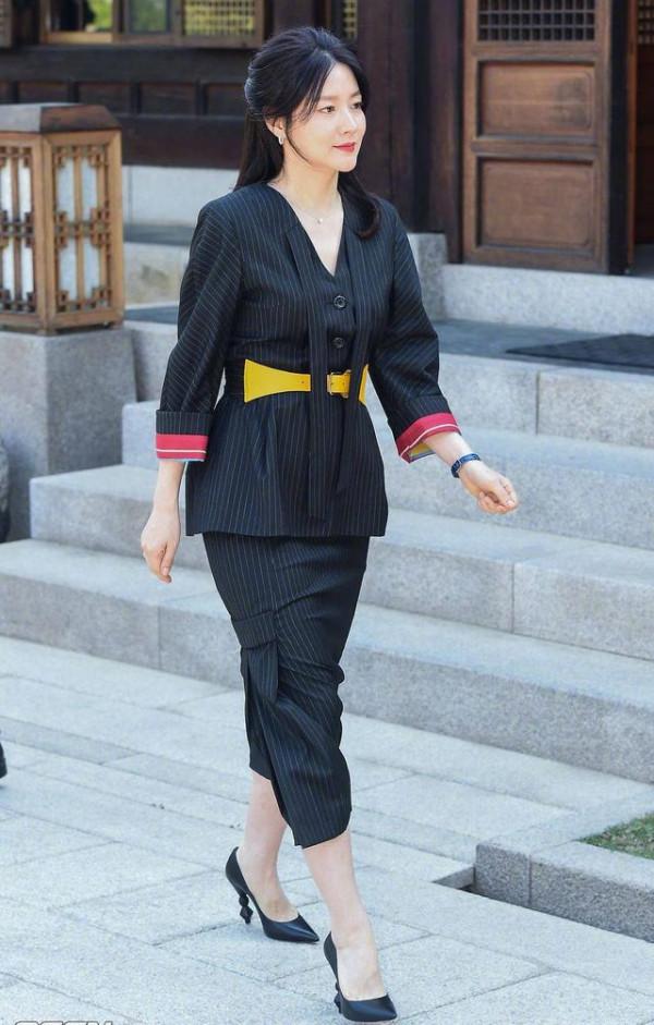 李英愛幾十年不變,一點不老還優雅,比中國林青霞有氣質 李英愛幾十年不變,一點不老還優雅,比中國林青霞有氣質