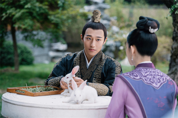 演技大爆發，這6位一人分飾多角出神入化，性格迥異讓人眼前一亮