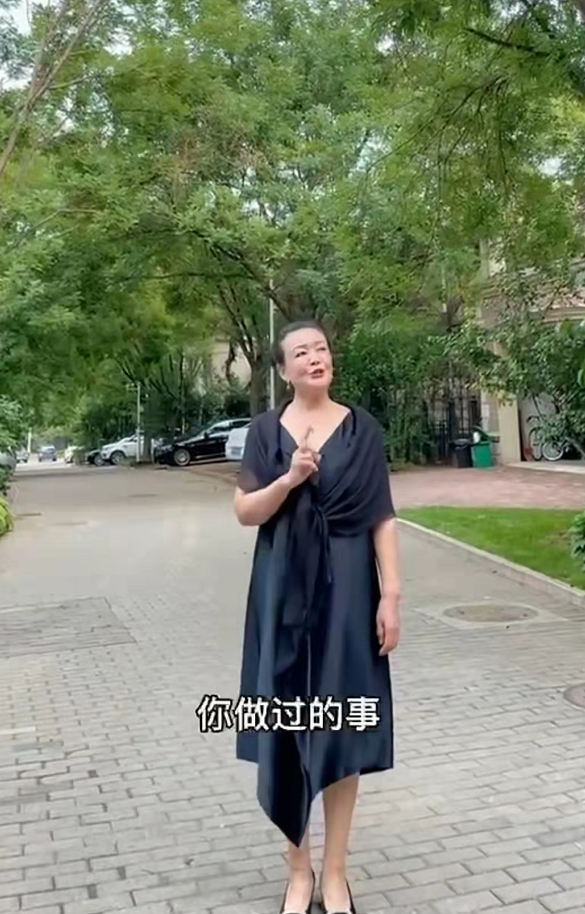 大S離婚竟讓前婆婆漲粉!張蘭戴貝雷帽直播狀態好,女王發言超牛 大S離婚竟讓前婆婆漲粉!張蘭戴貝雷帽直播狀態好,女王發言超牛