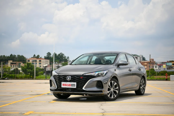 「實測」中、日、德家轎效能大比拼,這臺10萬級選手hold住全場 「實測」中、日、德家轎效能大比拼,這臺10萬級選手hold住全場