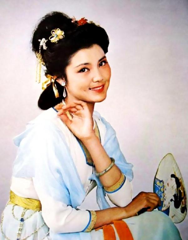 因《紅牡丹》走紅，後身患重病隱退，國民女神姜黎黎近況如何？