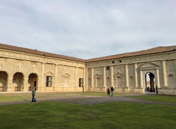 感覺對了，連他騎的驢子都讓我有種特別的情懷