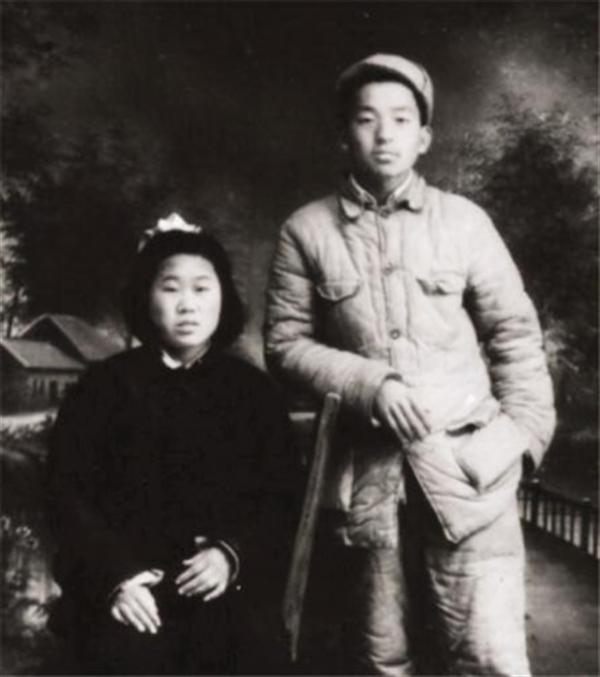 田紀雲妻子李英華:曾大著肚子工作一線,4個子女卻都是普通工人 田紀雲妻子李英華:曾大著肚子工作一線,4個子女卻都是普通工人