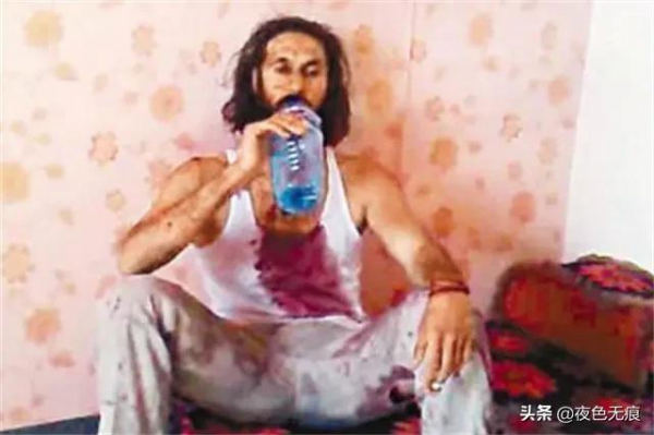 卡扎菲五子生前最後時刻：邊喝水邊抽菸，神情淡定地與叛軍對話