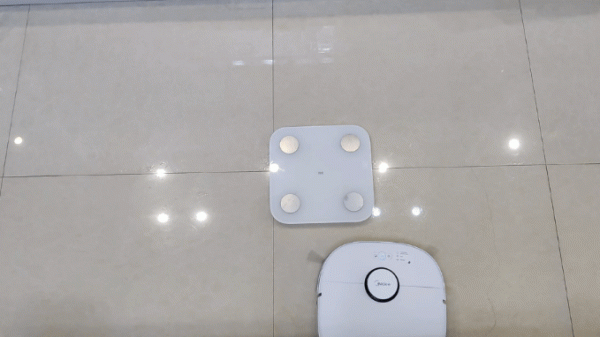 美的W11掃拖一體機效能如何，能媲美科沃斯X1 OMNI嗎？