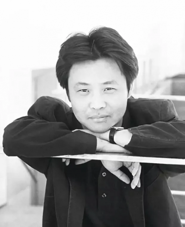 《許三觀賣血記》：人到中年，靠誰都沒有用