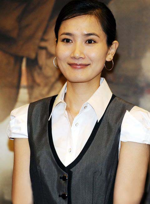 著名演員潘雨辰：與侯勇離婚後，染霜的玫瑰帶淚開