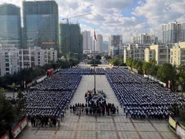 18年高考712分，拒清華北大，執意去四川大學，李一峰：賺更多錢