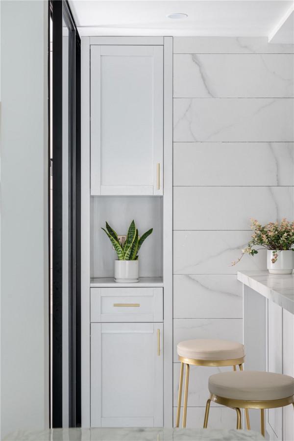 瑞士小姐姐的新家,跳躍的色彩,個性的金屬元素,網友:好美 瑞士小姐姐的新家,跳躍的色彩,個性的金屬元素,網友:好美