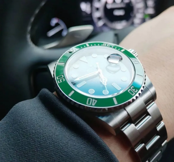 開寶馬還是戴綠勞，為什麼成功男士總會先買表後買車