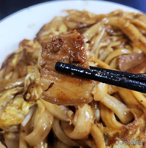 山西刀削麵裡的炒飯最出名，辣炒雞架量大還能解解膩