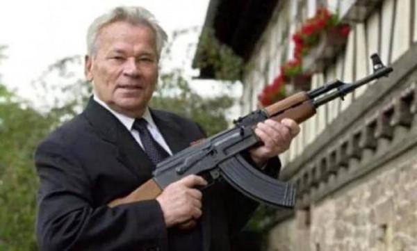 這就是AK47的威力!直接洞穿裝甲車,10毫米鋼板形同虛設打成蜂窩 這就是AK47的威力!直接洞穿裝甲車,10毫米鋼板形同虛設打成蜂窩