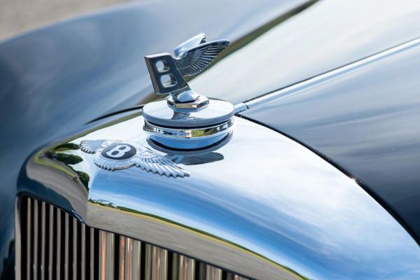 007詹姆斯-邦德最優雅的汽車——賓利R型歐陸