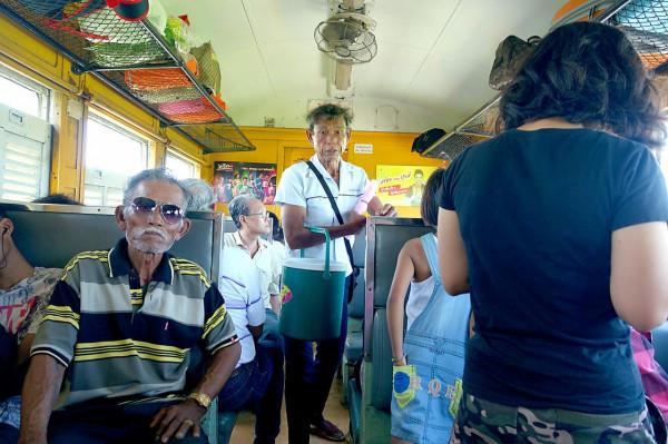 在泰國乘綠皮火車