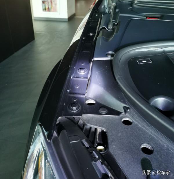 55萬買臺二手賓士S320充排場，生意人的精明？網友：車上才是贏家