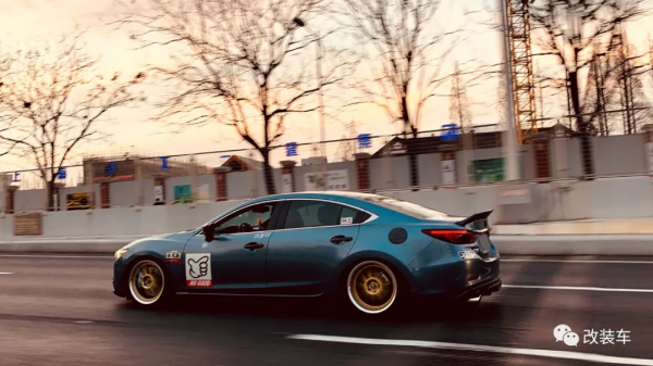 兩次被抓的馬自達阿特茲，審車後繼續做絞牙戰士