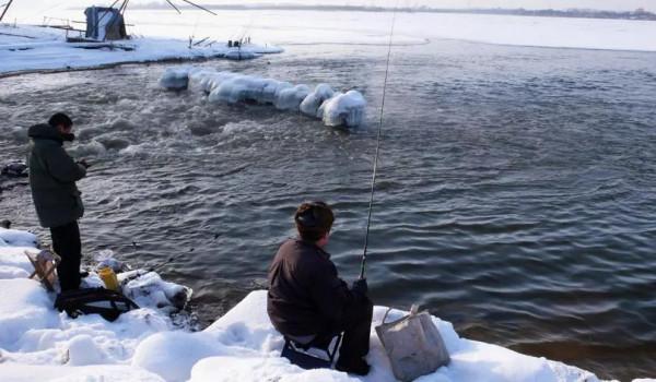 寒冬釣魚，我們釣友需要這樣做，才能避免空軍