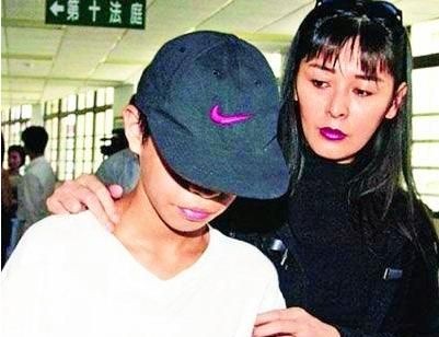 娛樂圈明星私生子現狀:有的將父親告上法庭,有的至今母親不詳 娛樂圈明星私生子現狀:有的將父親告上法庭,有的至今母親不詳