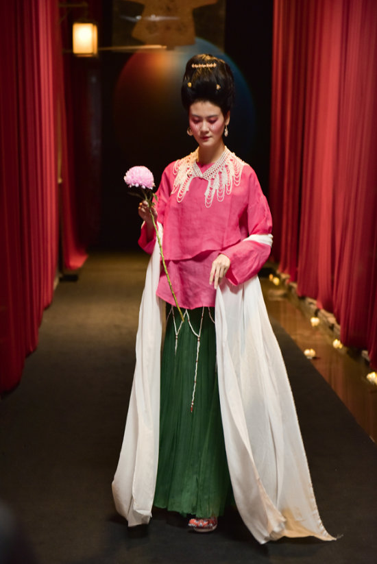 生活在左《九九消寒圖》New Hanfu系列主題釋出會