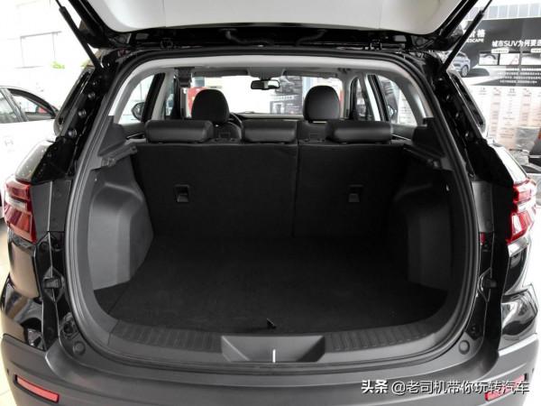 高性價比合資SUV，四缸增壓6.7L油耗，空間不小，帶你看福特領界