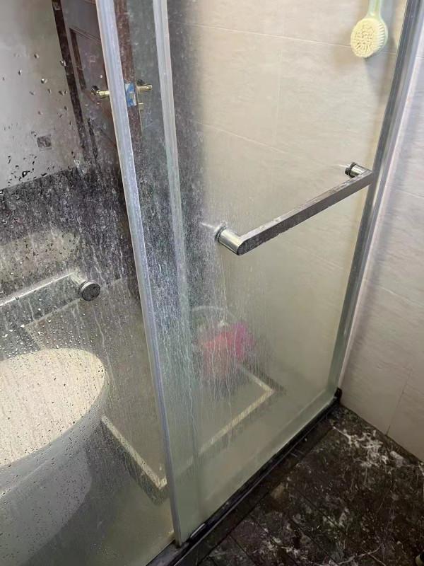 衛生間到處都是汙漬水垢，無從下手？安心到家來教您輕鬆消滅它們