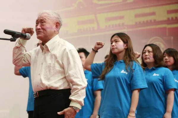 “德藝雙馨”牛犇:用一生積蓄資助上百位學生,晚年獨自住養老院 “德藝雙馨”牛犇:用一生積蓄資助上百位學生,晚年獨自住養老院